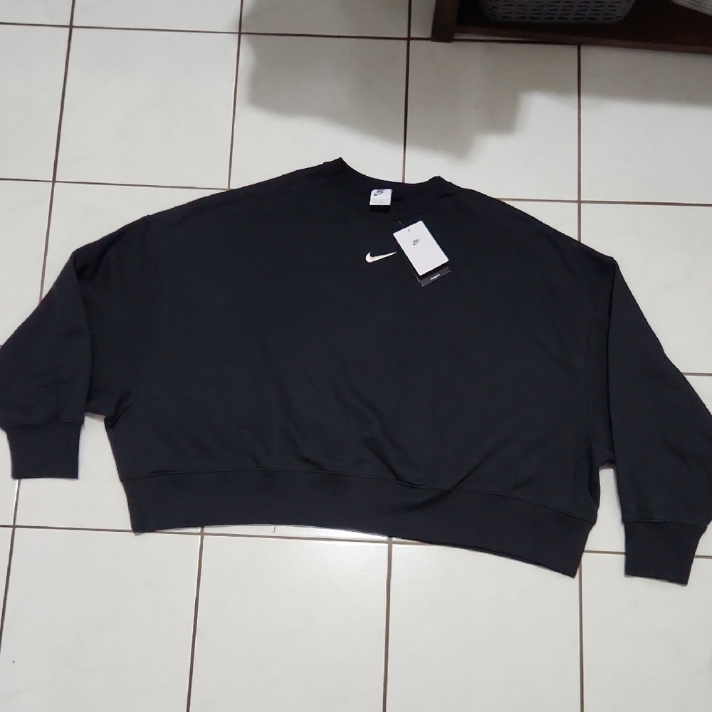 NWT Nike Black Cropped Sweatshirt